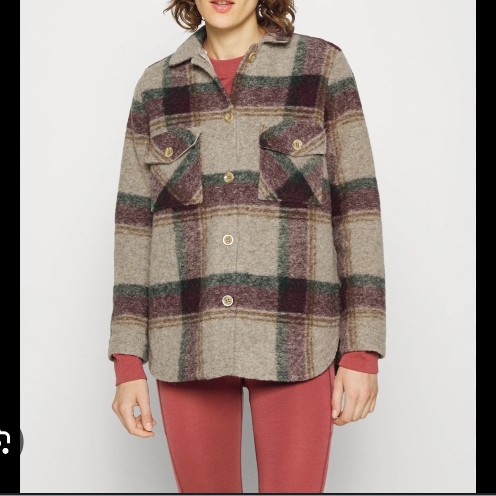Kelly Wool Shirt Jacket Women | Peak Performance
